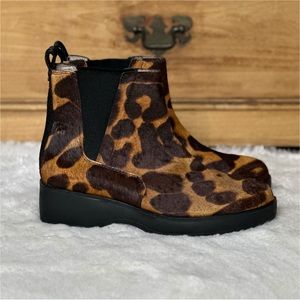 NWOB Louise et Cie Zareb Leopard Print Calf Hair Ankle Booties Women’s 8.5